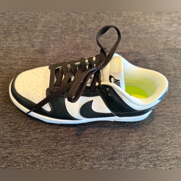 Nike Black and White dunk low Sneakers Classic Design/size 6 - Picture 5 of 13